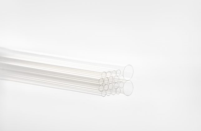 FEP热缩管产品展示,透明管状医疗耗材,光泽表面,实验室背景